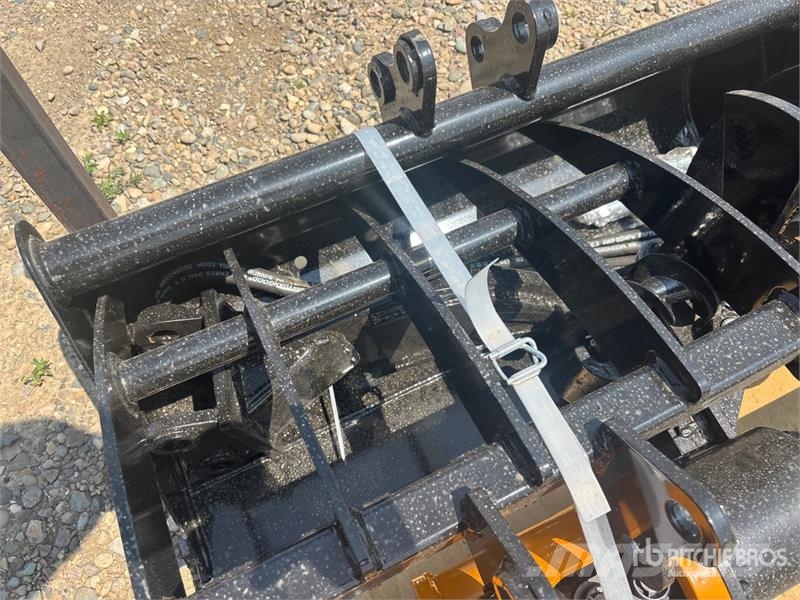 Quantity of (8) VICSEC VCA-8 Mini Excavator Attac Drugi deli
