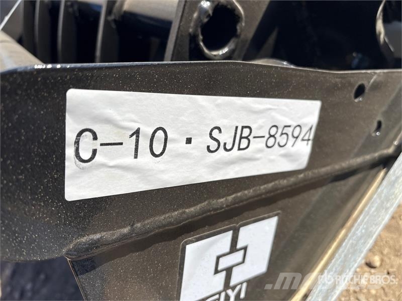  Quantity of (8)  VICSEC VCA-8 Mini Excavator Attac Otros componentes