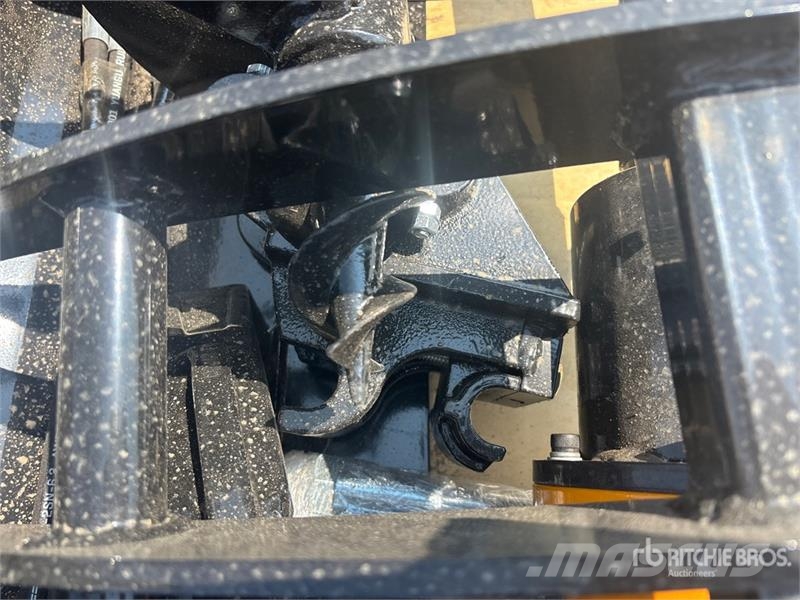 Quantity of (8) VICSEC VCA-8 Mini Excavator Attac Drugi deli