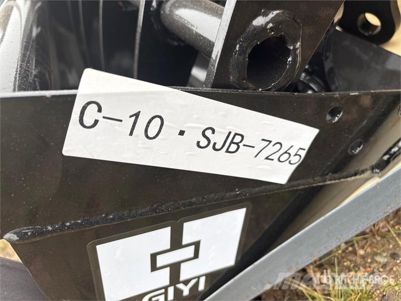 Quantity of (8) VICSEC VCA-8 Mini Excavator Attac Kiti naudoti statybos komponentai