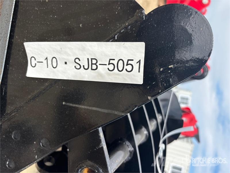 Quantity of (8) VICSEC VCA-8 Mini Excavator Attac Drugi deli