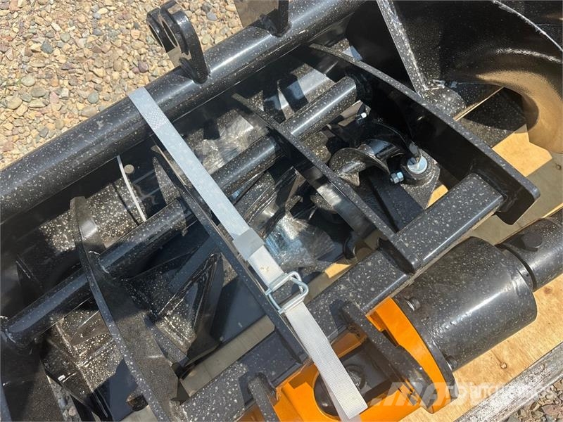 Quantity of (8) VICSEC VCA-8 Mini Excavator Attac Drugi deli