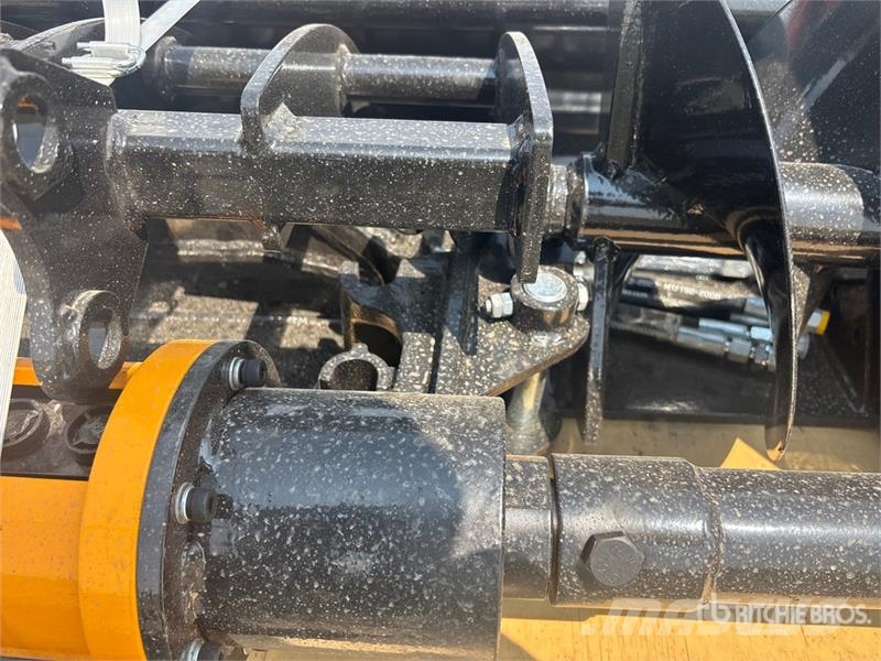 Quantity of (8) VICSEC VCA-8 Mini Excavator Attac Drugi deli
