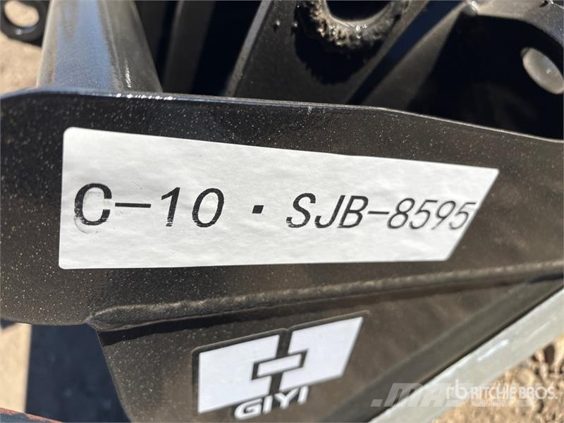 Quantity of (8)  VICSEC VCA-8 Mini Excavator Attac Otros componentes