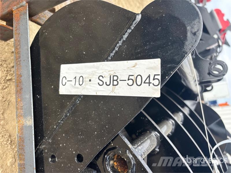 Quantity of (8) VICSEC VCA-8 Mini Excavator Attac Drugi deli