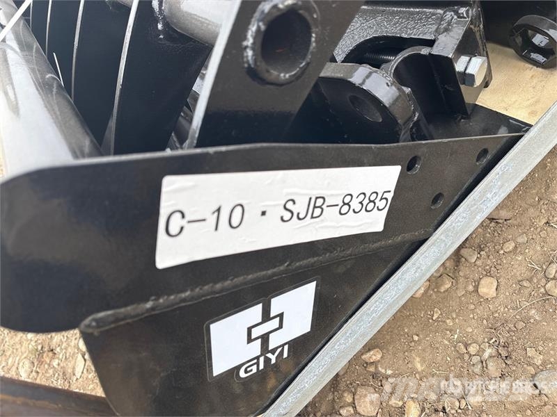  Quantity of (8)  VICSEC VCA-8 Mini Excavator Attac Otros componentes