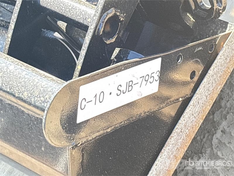Quantity of (8) VICSEC VCA-8 Mini Excavator Attac Kiti naudoti statybos komponentai