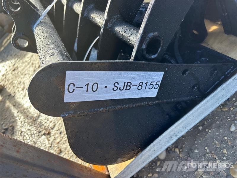  Quantity of (8)  VICSEC VCA-8 Mini Excavator Attac مكونات أخرى