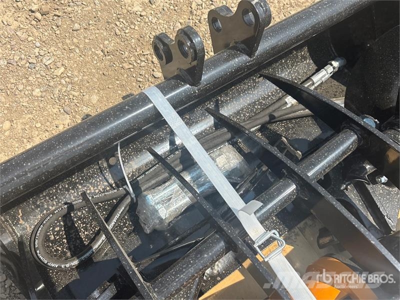 Quantity of (8) VICSEC VCA-8 Mini Excavator Attac Drugi deli