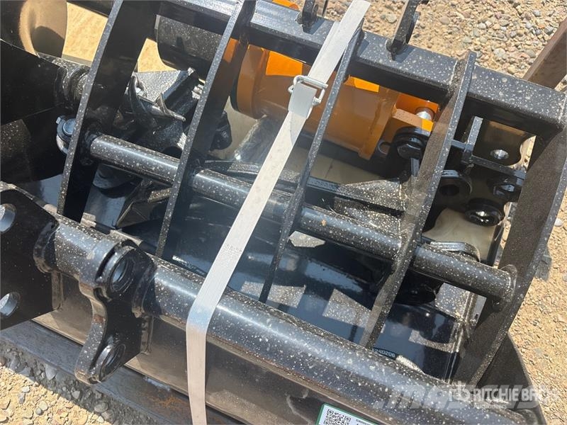 Quantity of (8) VICSEC VCA-8 Mini Excavator Attac Drugi deli