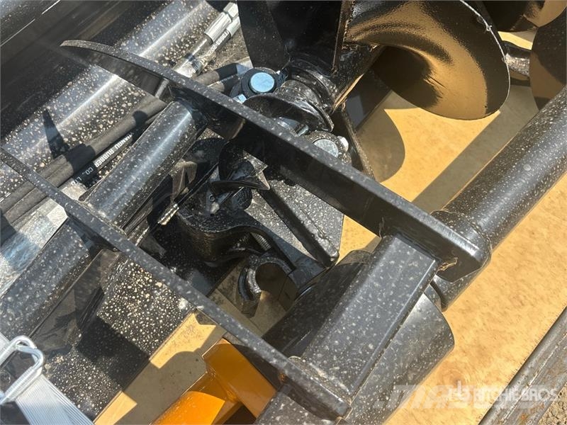 Quantity of (8) VICSEC VCA-8 Mini Excavator Attac Drugi deli