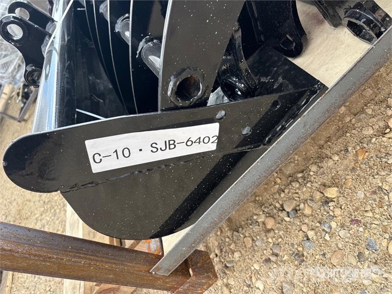 Quantity of (8) VICSEC VCA-8 Mini Excavator Attac Drugi deli