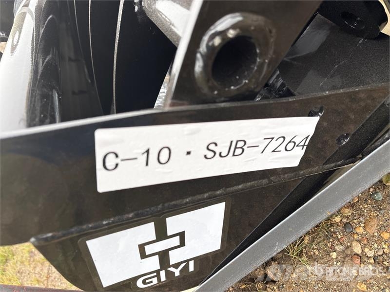 Quantity of (8) VICSEC VCA-8 Mini Excavator Attac Kiti naudoti statybos komponentai