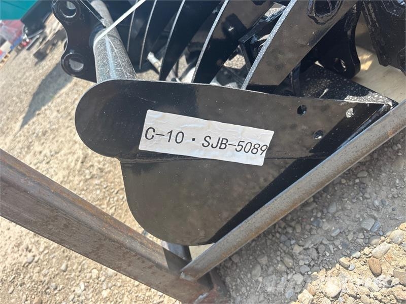 Quantity of (8) VICSEC VCA-8 Mini Excavator Attac Drugi deli