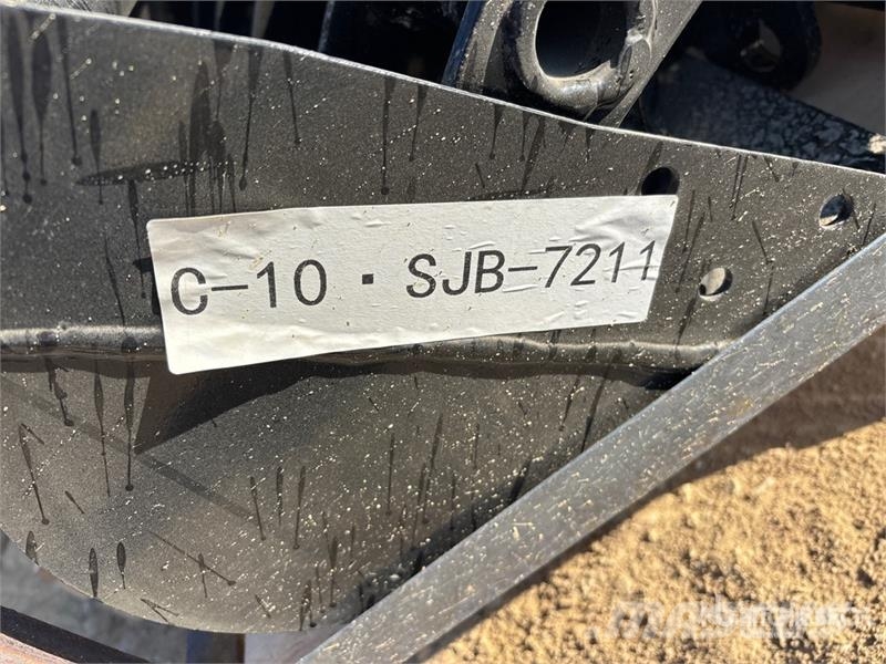  Quantity of (8)  VICSEC VCA-8 Mini Excavator Attac Компоненты строительной техники
