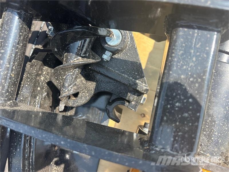 Quantity of (8) VICSEC VCA-8 Mini Excavator Attac Drugi deli