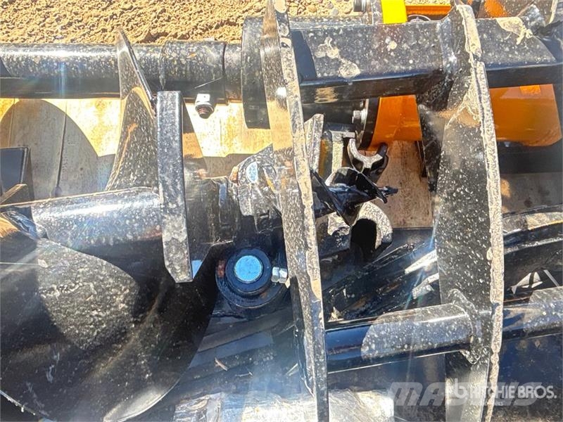 Quantity of (8) VICSEC VCA-8 Mini Excavator Attac Kiti naudoti statybos komponentai
