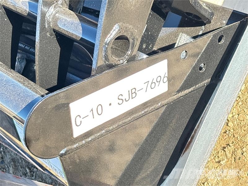 Quantity of (8) VICSEC VCA-8 Mini Excavator Attac Kiti naudoti statybos komponentai