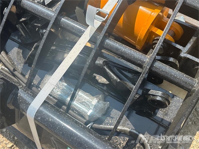 Quantity of (8) VICSEC VCA-8 Mini Excavator Attac Drugi deli