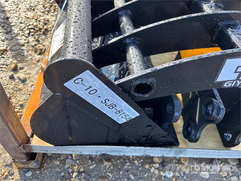  Quantity of (8)  VICSEC VCA-8 Mini Excavator Attac مكونات أخرى
