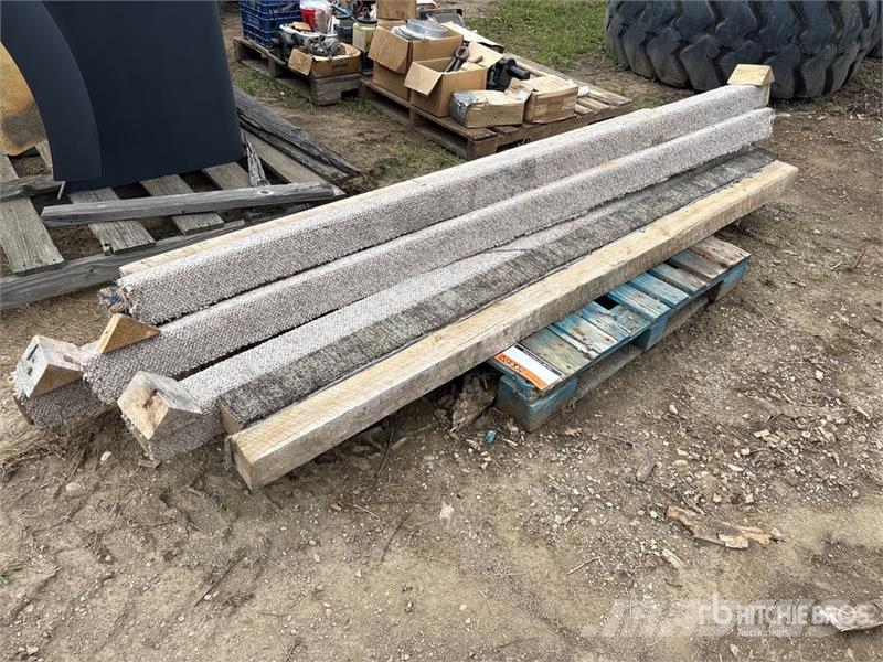  Quantity of (8) Wooden Bunks Transportes - Outros
