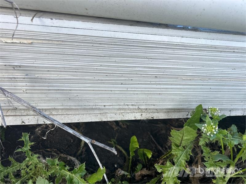 Quantity of (80) 13 ft x 3 ft Roofing Tin Andre komponenter