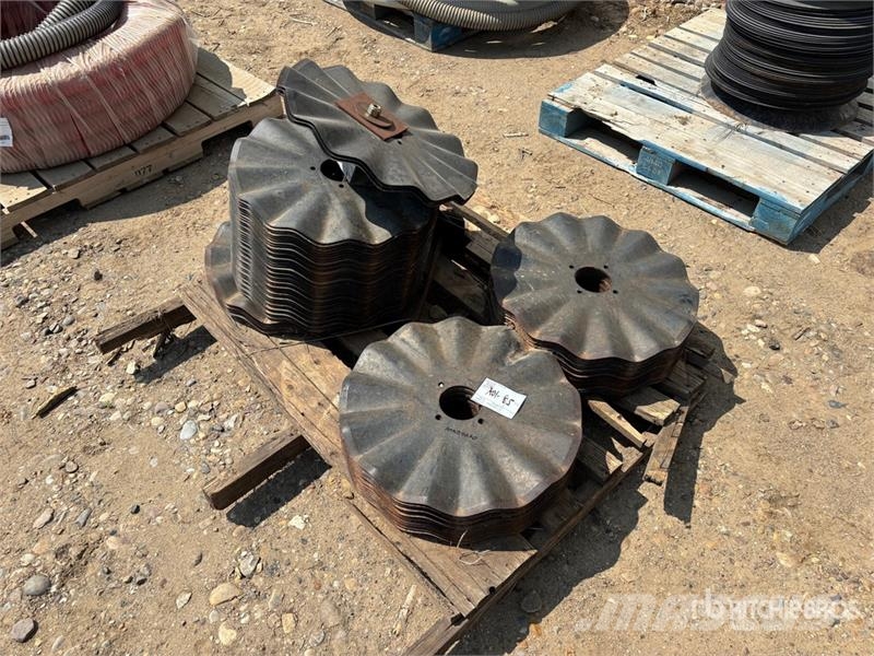 Quantity of (80) 20 in x 13 Wave Coulter Blade - F Kiti naudoti statybos komponentai