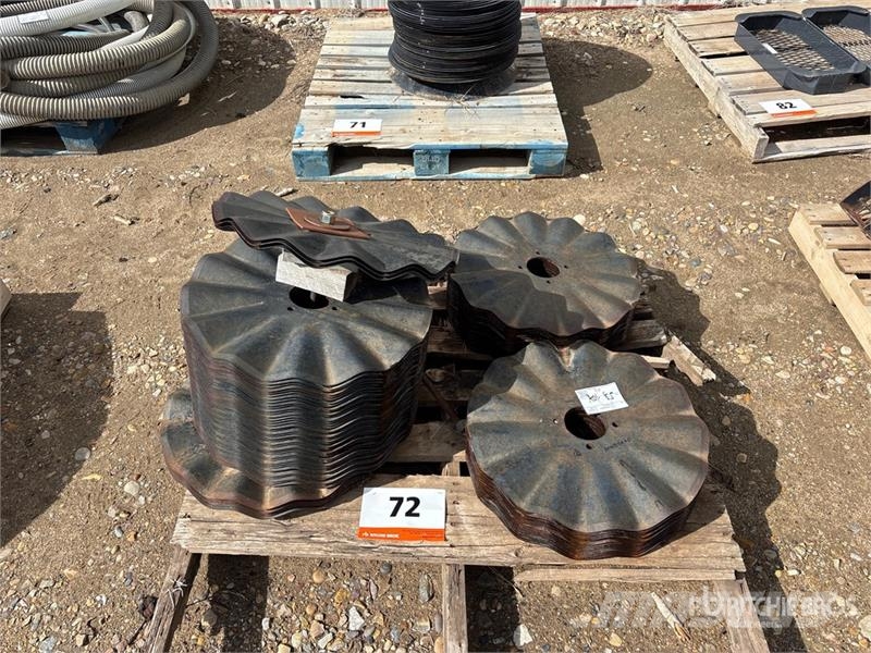 Quantity of (80) 20 in x 13 Wave Coulter Blade - F Kiti naudoti statybos komponentai