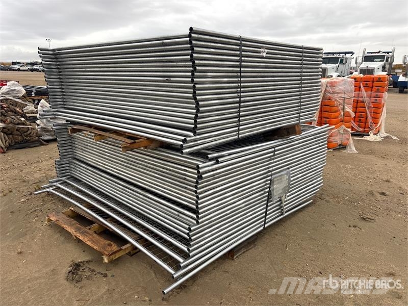 Quantity of (84) 8 ft x 6 ft Temporary Site Fence Andre komponenter