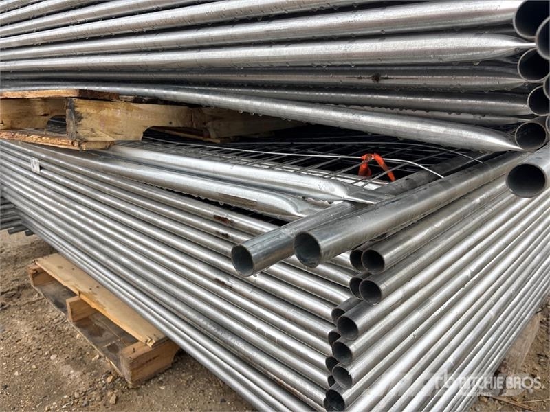 Quantity of (84) 8 ft x 6 ft Temporary Site Fence Andre komponenter