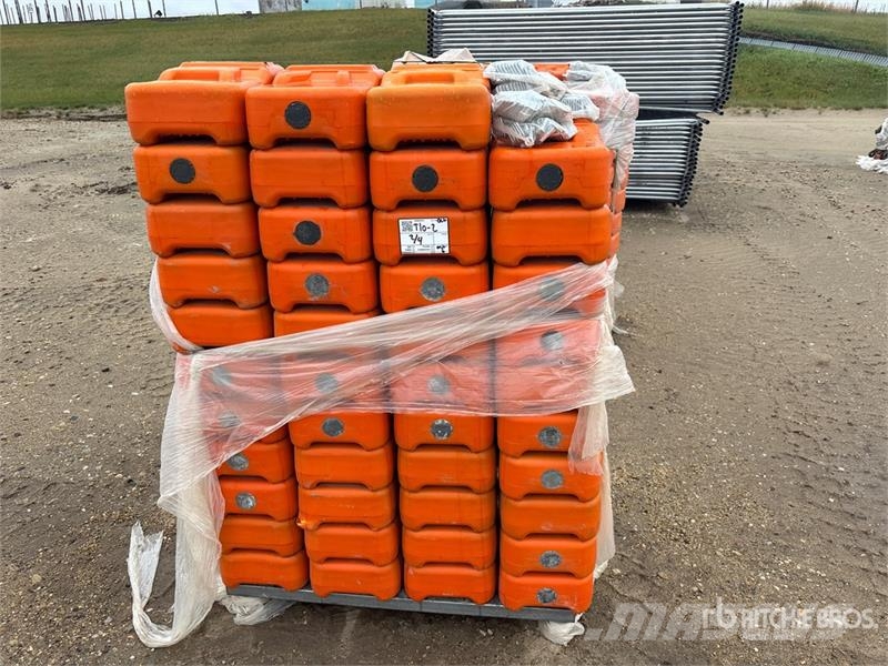 Quantity of (84) 8 ft x 6 ft Temporary Site Fence Andre komponenter