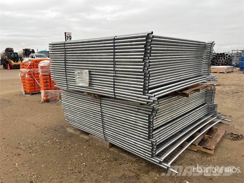 Quantity of (84) 8 ft x 6 ft Temporary Site Fence Andre komponenter