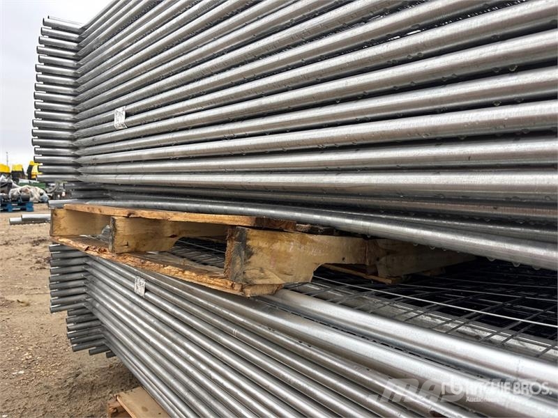 Quantity of (84) 8 ft x 6 ft Temporary Site Fence Andre komponenter