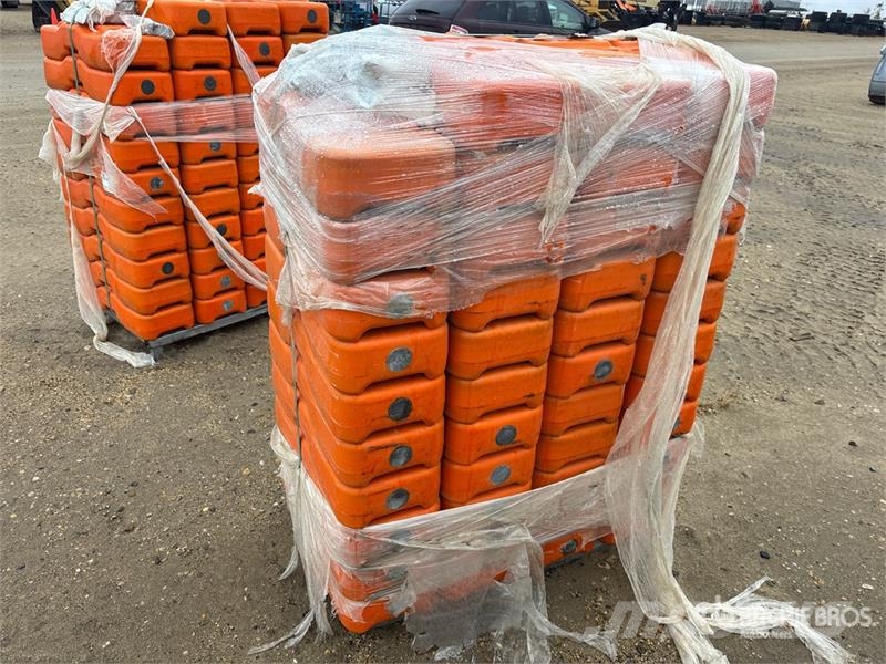 Quantity of (84) 8 ft x 6 ft Temporary Site Fence Andre komponenter