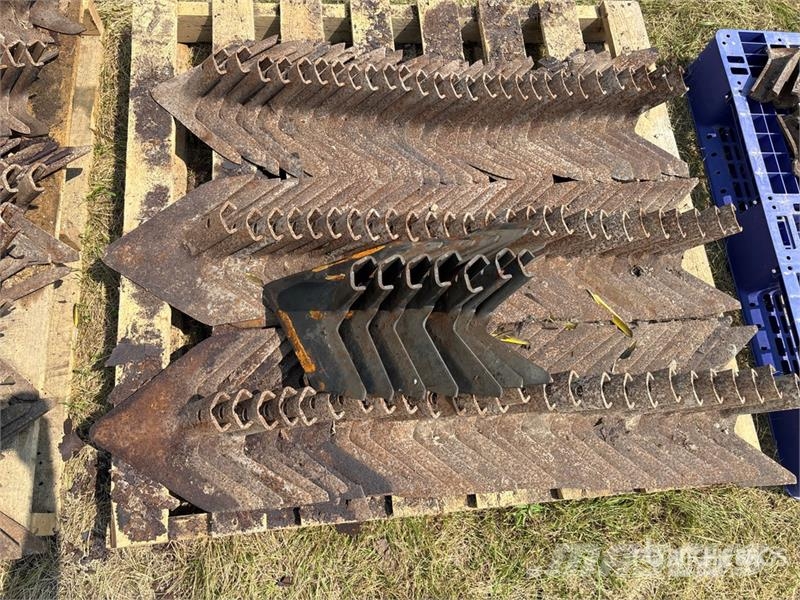 Quantity of (84) Knock On Cultivator Sweeps Další