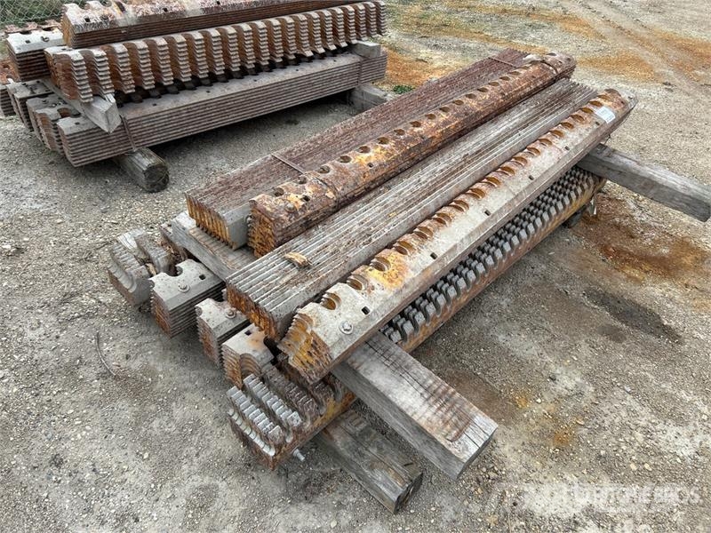Quantity of (89) 84 in Motor Grader Bolt-On Blades Drugi deli