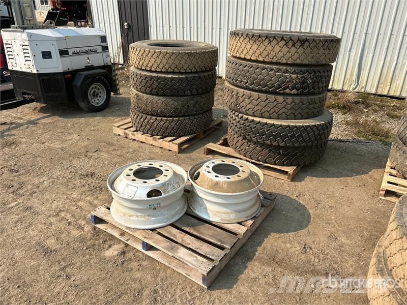  Quantity of (9) 11R24.5 Tires الإطارات والعجلات والحافات