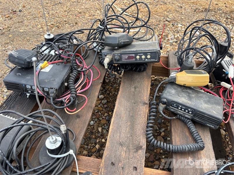 Quantity of (9) 2-Way Radios Muut maatalouskoneet