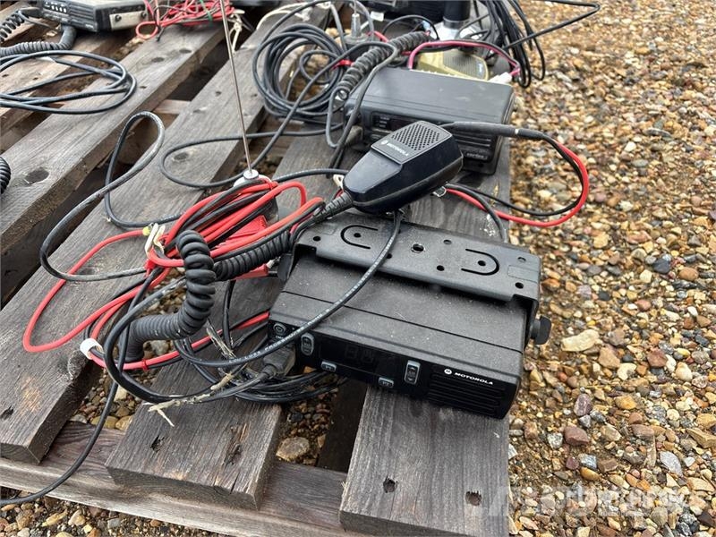 Quantity of (9) 2-Way Radios Muut maatalouskoneet