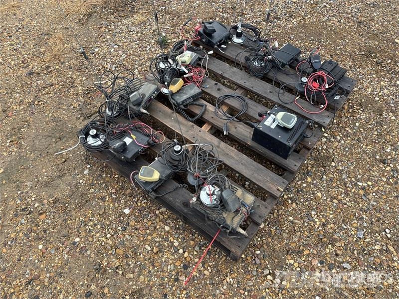 Quantity of (9) 2-Way Radios Muut maatalouskoneet