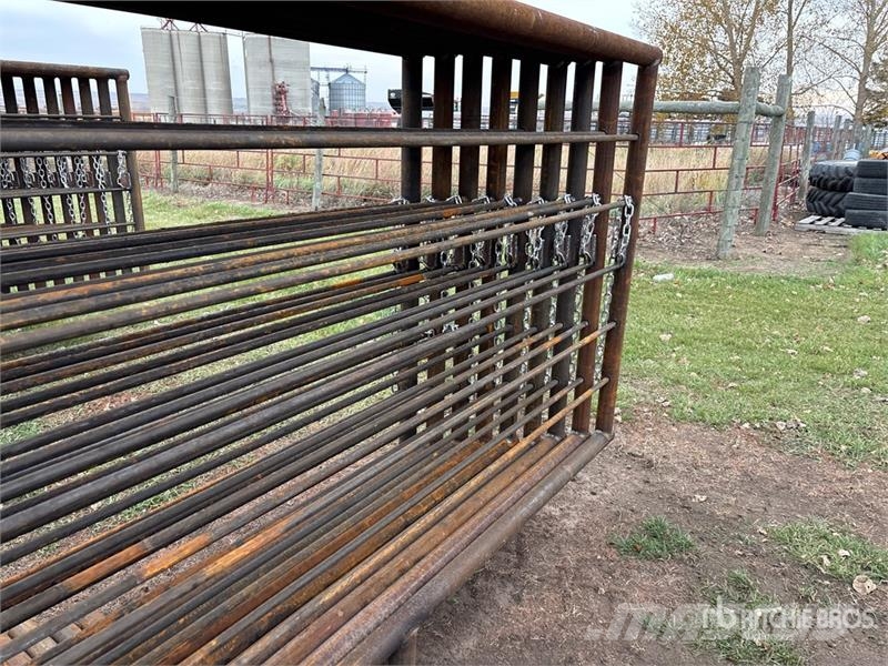 Quantity of (9) 24 ft x 5 ft 3 in Heavy Duty Lives Livdyr annet utstyr
