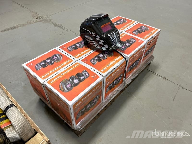 Quantity of (9) Auto Darkening Welding Helmets (Un مكونات أخرى