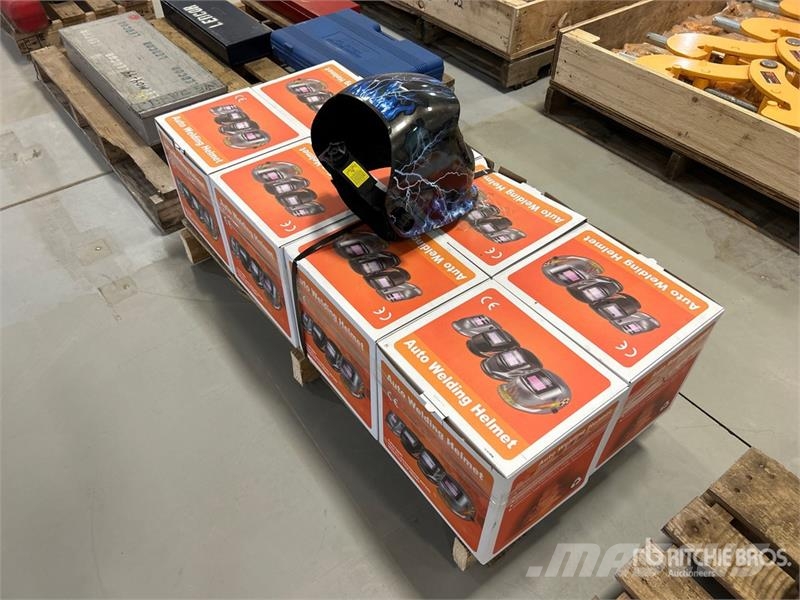 Quantity of (9) Auto Darkening Welding Helmets (Un Ostale komponente za građevinarstvo