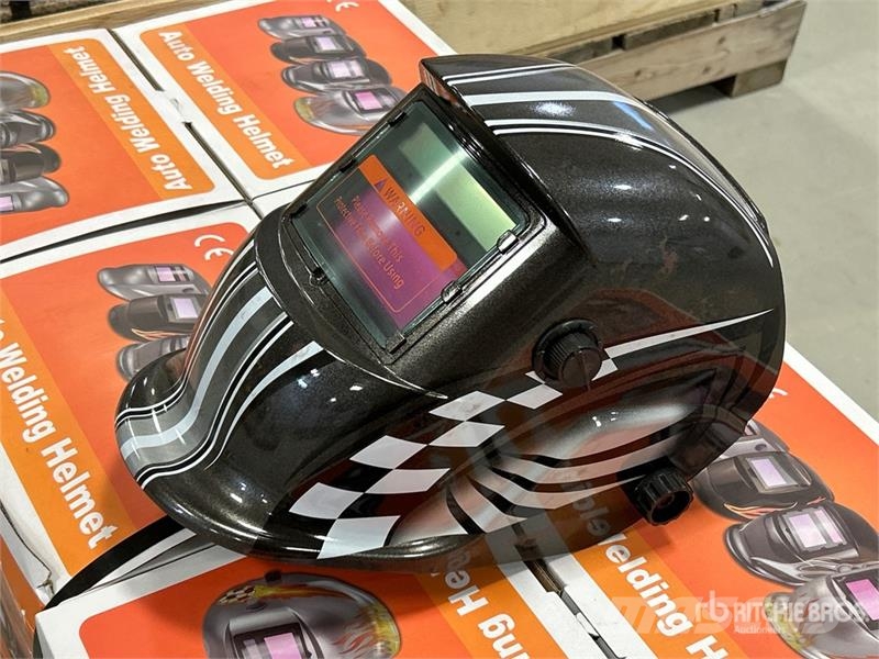 Quantity of (9) Auto Darkening Welding Helmets (Un مكونات أخرى