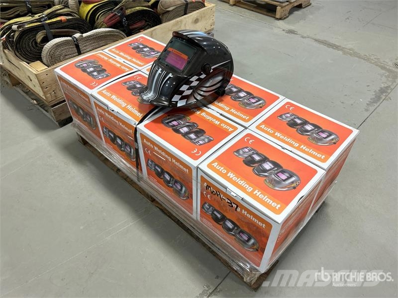 Quantity of (9) Auto Darkening Welding Helmets (Un مكونات أخرى