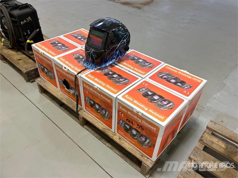 Quantity of (9) Auto Darkening Welding Helmets (Un Ostale komponente za građevinarstvo