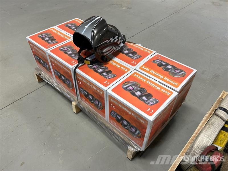 Quantity of (9) Auto Darkening Welding Helmets (Un مكونات أخرى
