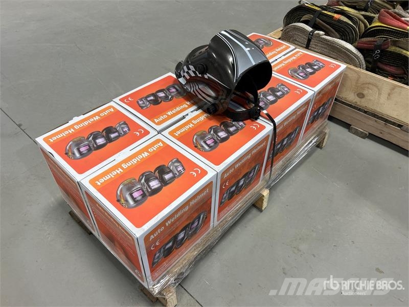 Quantity of (9) Auto Darkening Welding Helmets (Un مكونات أخرى