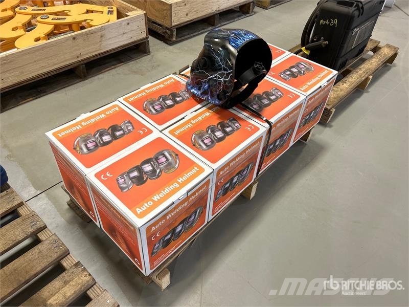 Quantity of (9) Auto Darkening Welding Helmets (Un Ostale komponente za građevinarstvo