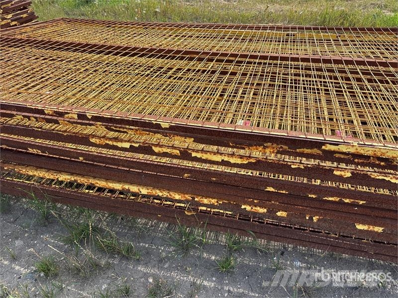 Quantity of 9 ft 6 in x 70 in Temporary Site Fence Other components